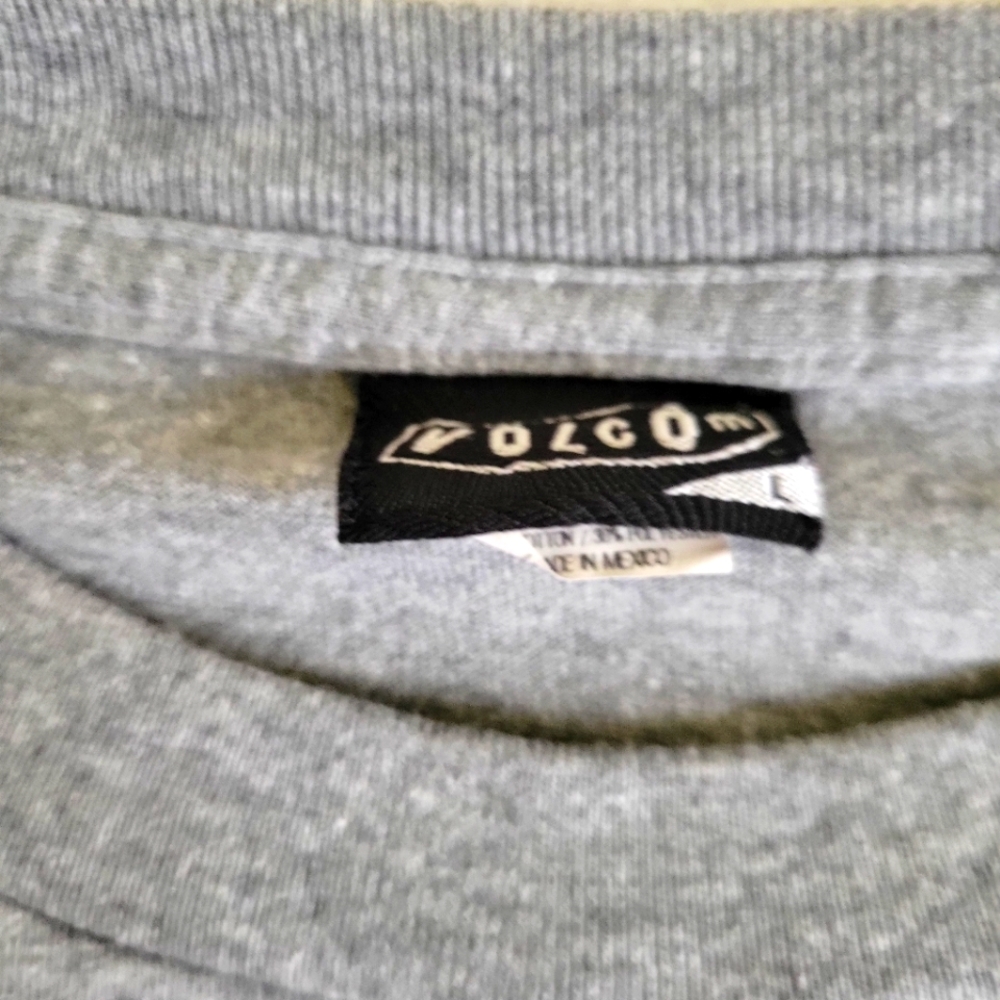 Volcom Tee Shirt - Picture 2 of 5